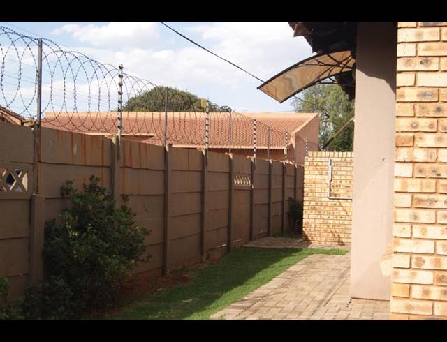 2 BEDROOM APARTMENT FOR SALE IN DAWN PARK